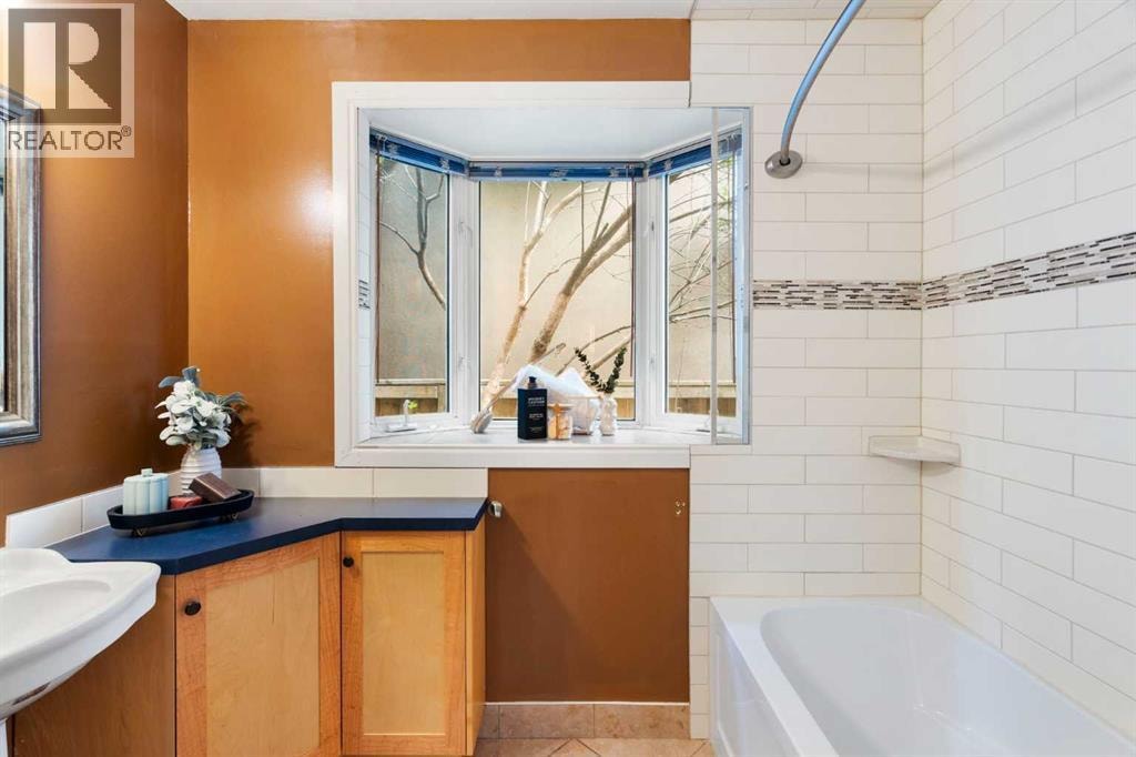 229 11 Avenue NE — photo 31