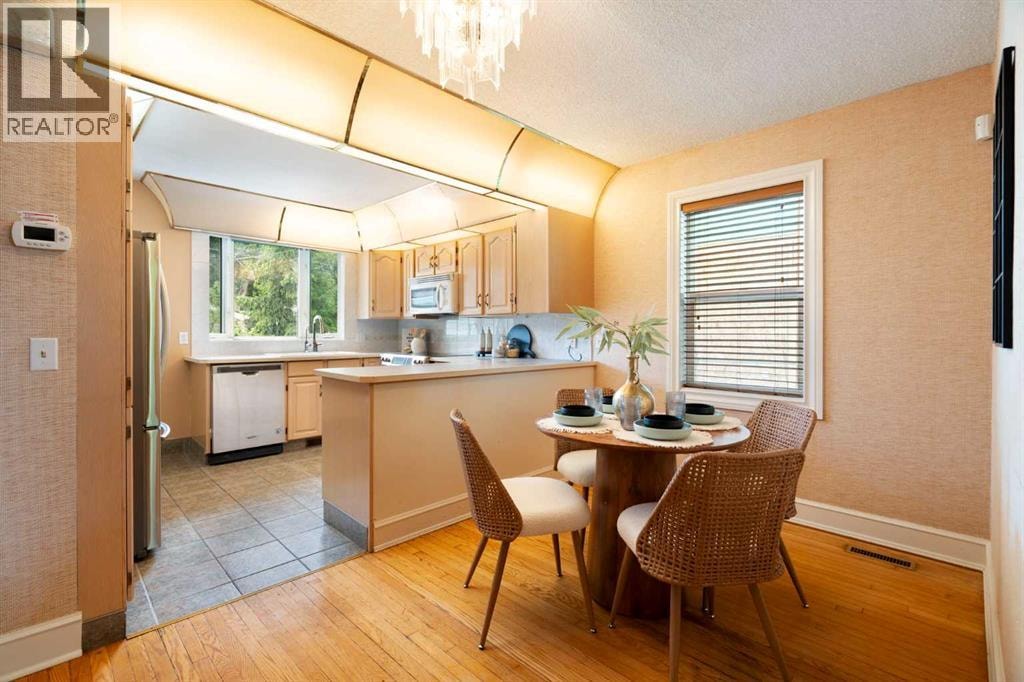 229 11 Avenue NE — photo 8