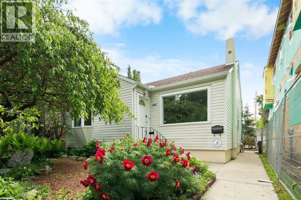 229 11 Avenue NE — photo 2