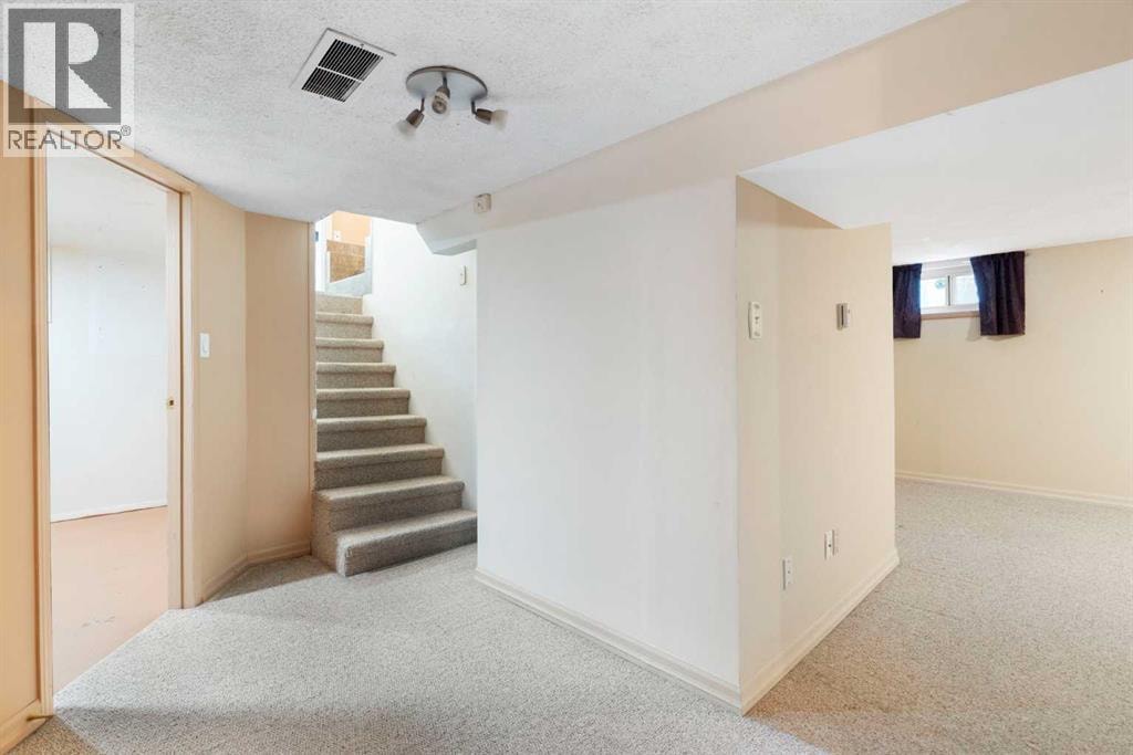 229 11 Avenue NE — photo 33