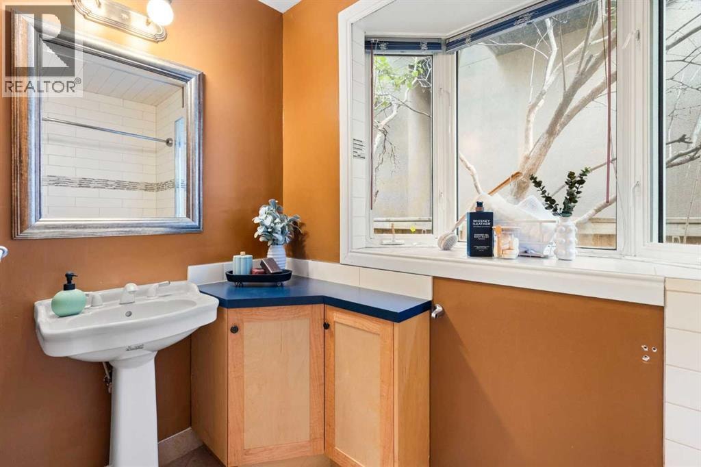 229 11 Avenue NE — photo 30