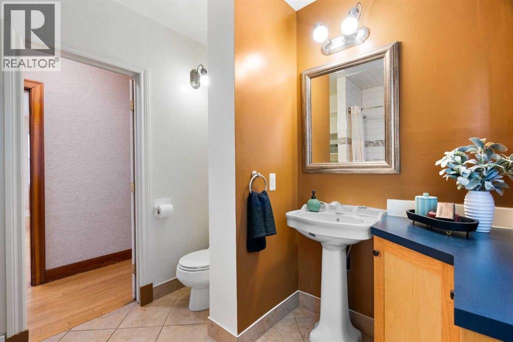 229 11 Avenue NE — photo 32