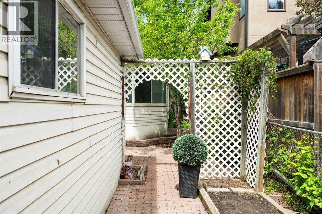 229 11 Avenue NE — photo 46