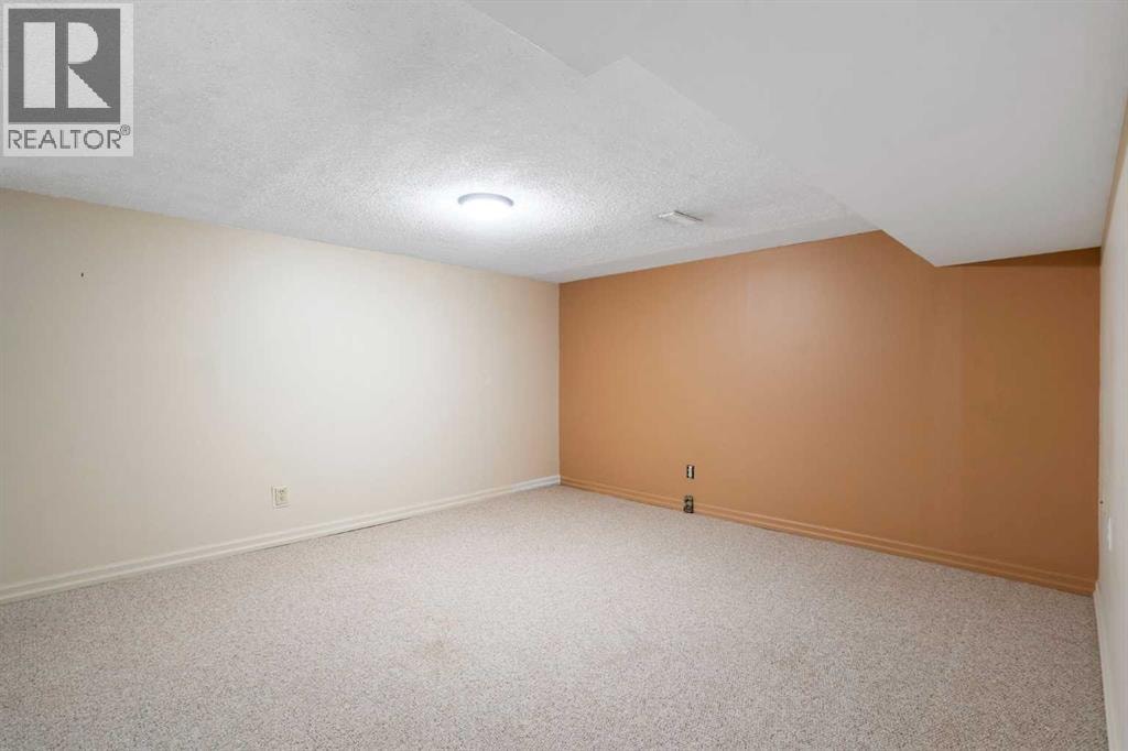 229 11 Avenue NE — photo 40