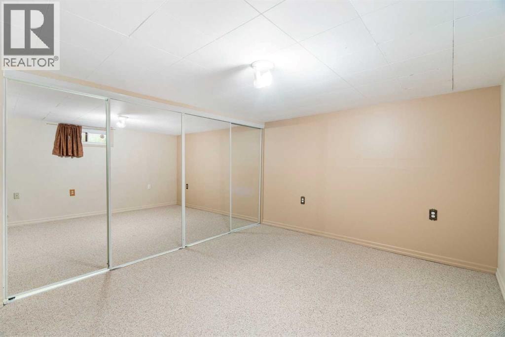 229 11 Avenue NE — photo 38