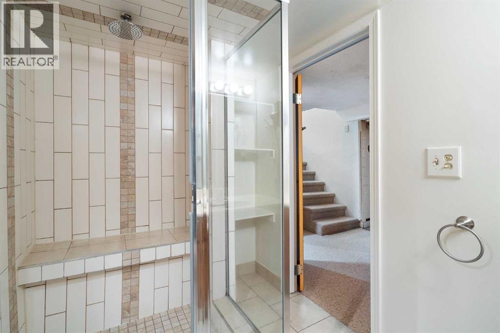 229 11 Avenue NE — photo 37
