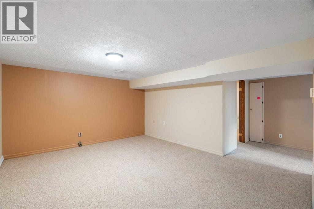 229 11 Avenue NE — photo 41