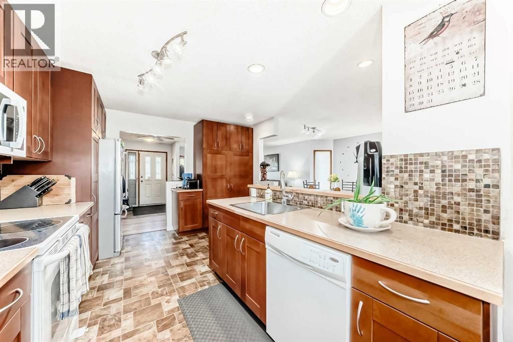 316 Glamorgan Place SW — photo 8