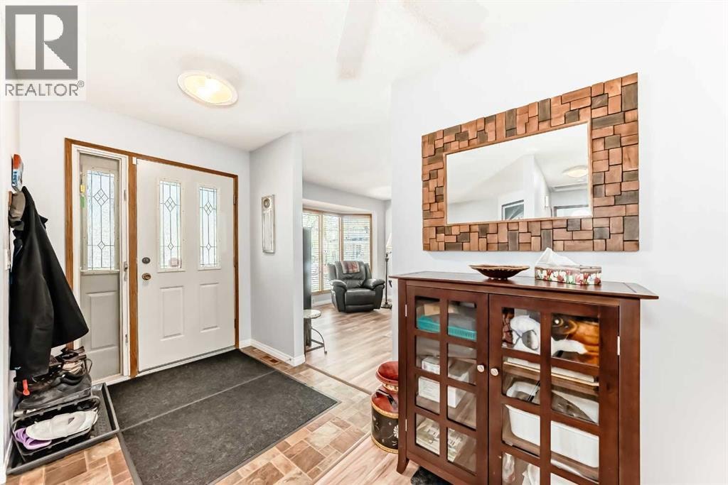316 Glamorgan Place SW — photo 2