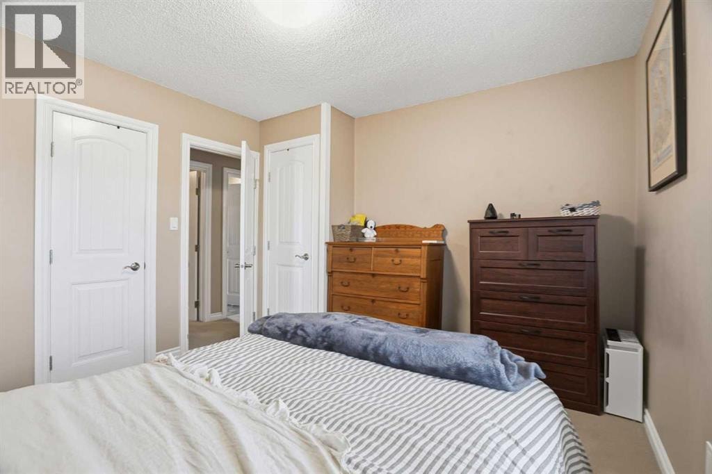 720 69 Avenue SW — photo 13