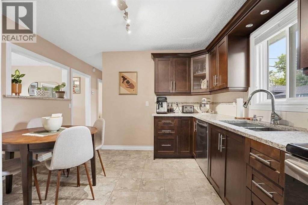 720 69 Avenue SW — photo 7