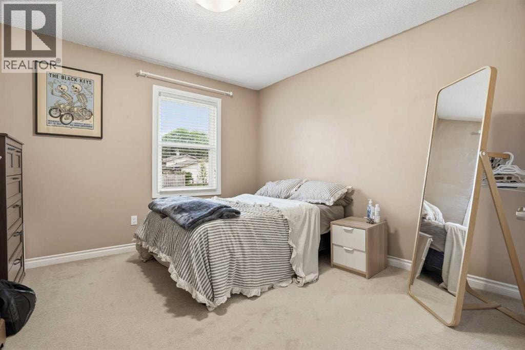 720 69 Avenue SW — photo 12