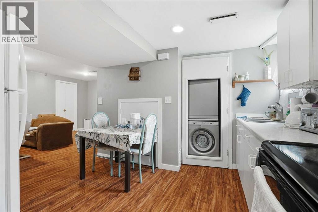 720 69 Avenue SW — photo 21