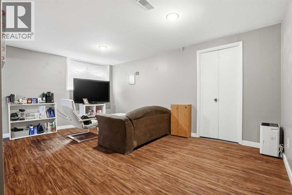 720 69 Avenue SW — photo 24