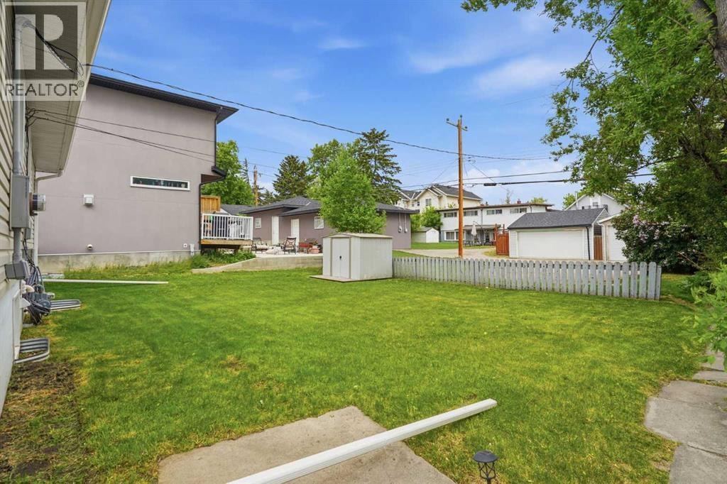 720 69 Avenue SW — photo 32