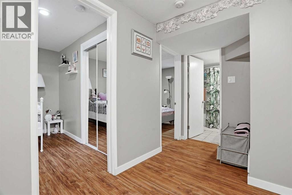 720 69 Avenue SW — photo 26
