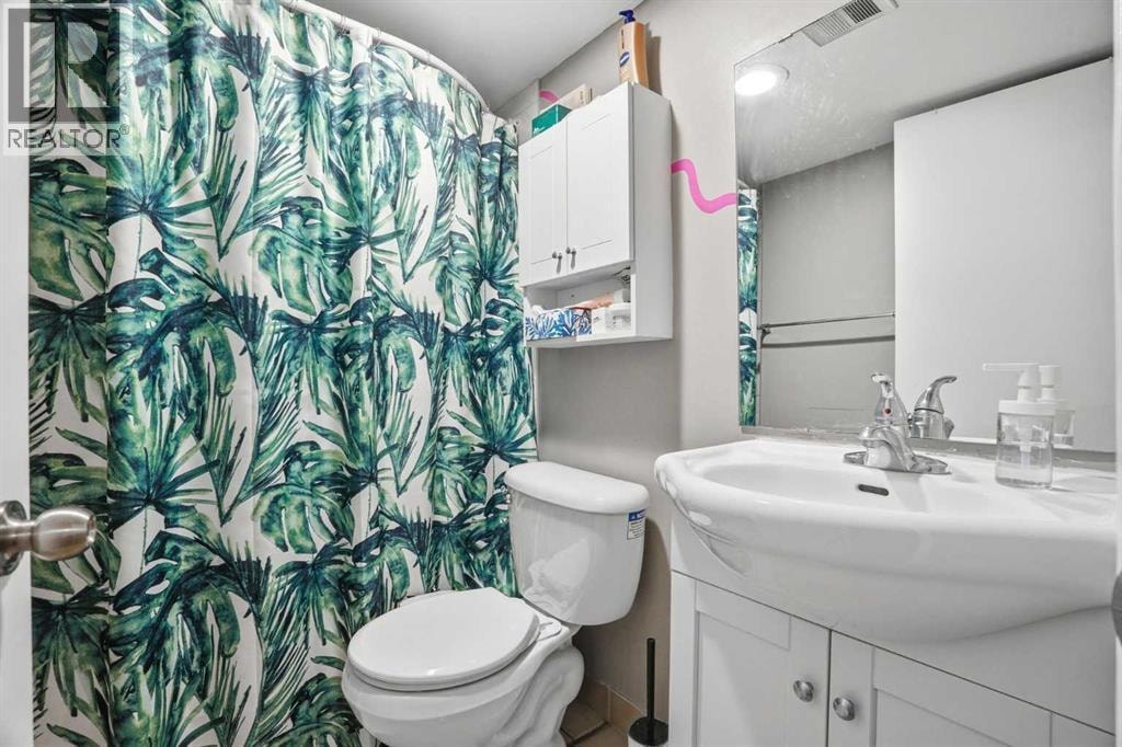 720 69 Avenue SW — photo 31