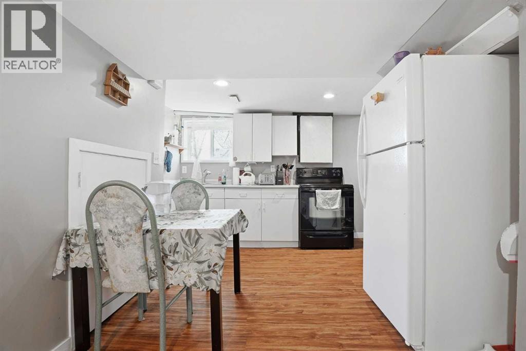 720 69 Avenue SW — photo 23