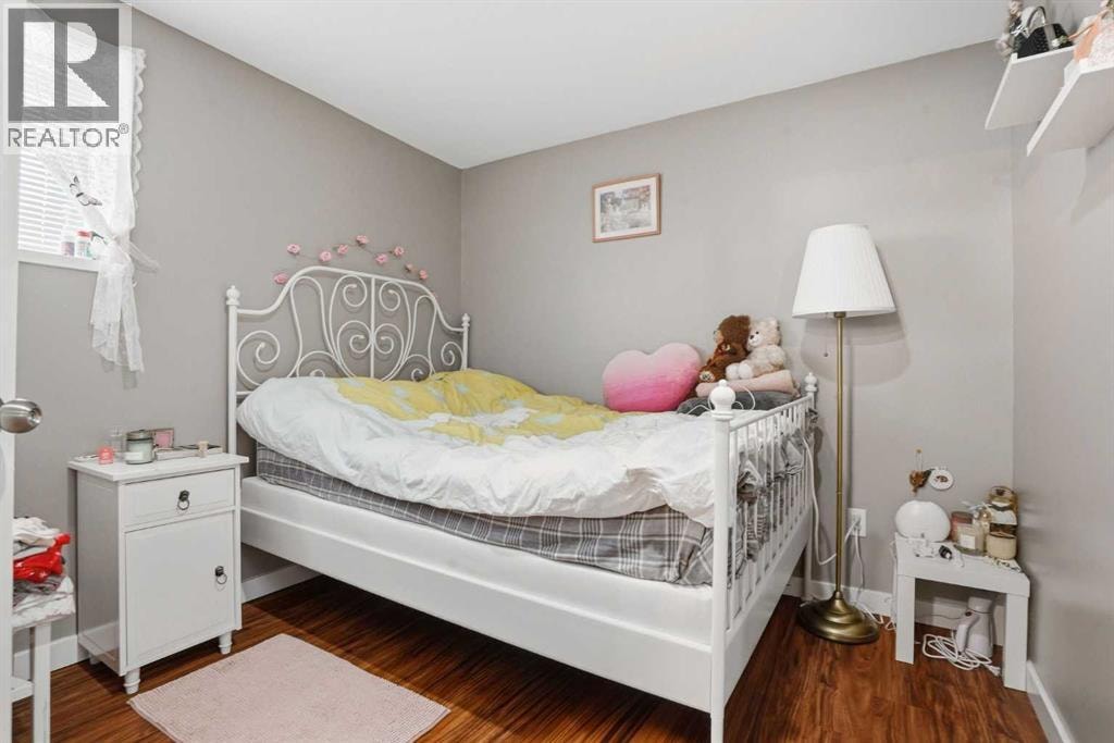 720 69 Avenue SW — photo 27