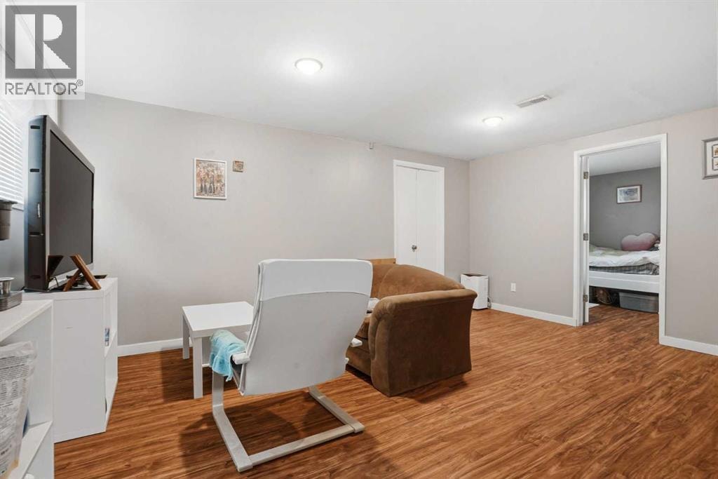 720 69 Avenue SW — photo 25