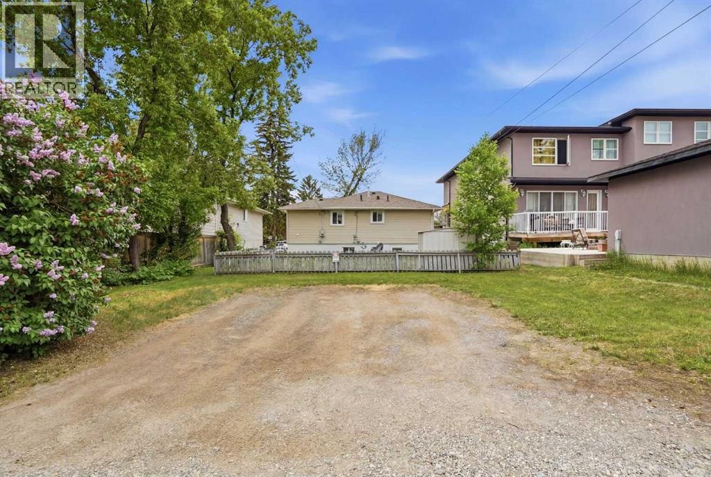 720 69 Avenue SW — photo 36