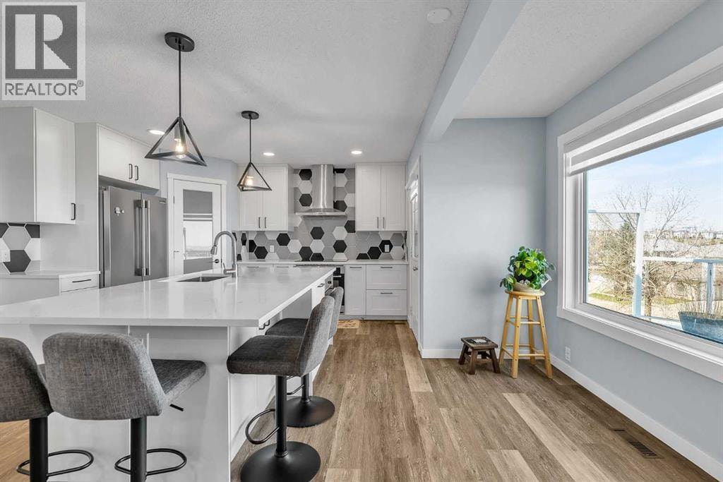 215 Edgevalley Mews — photo 9
