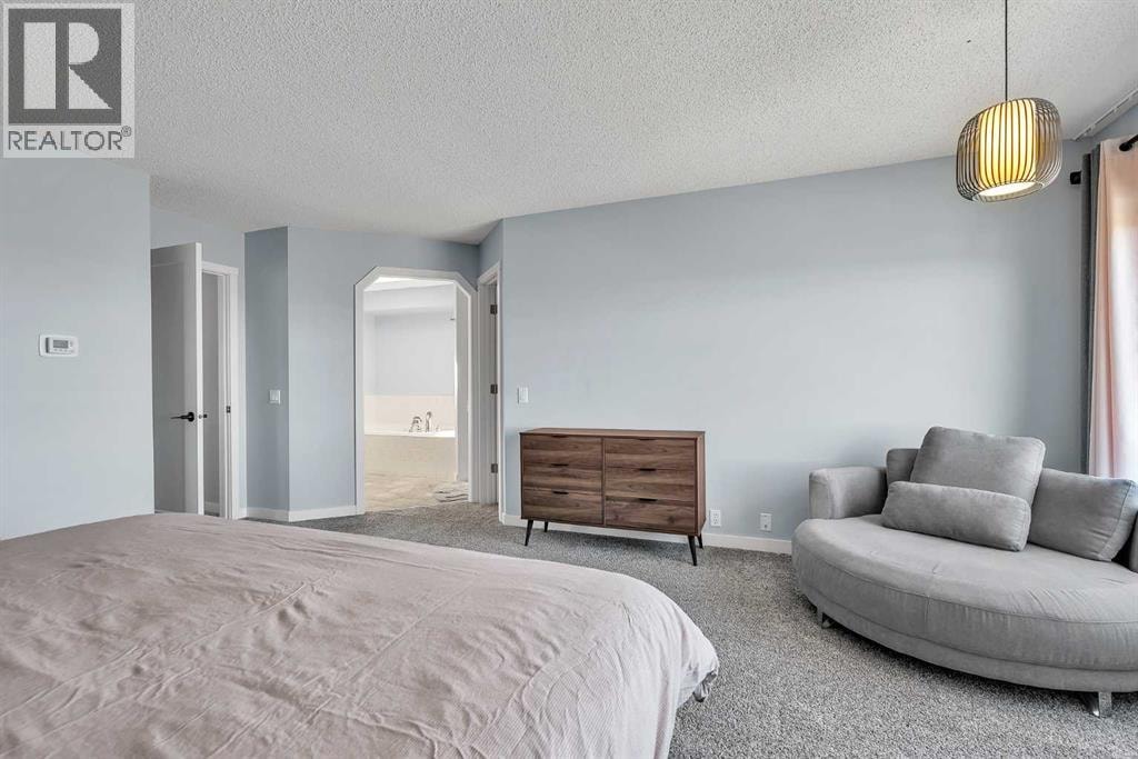 215 Edgevalley Mews — photo 24