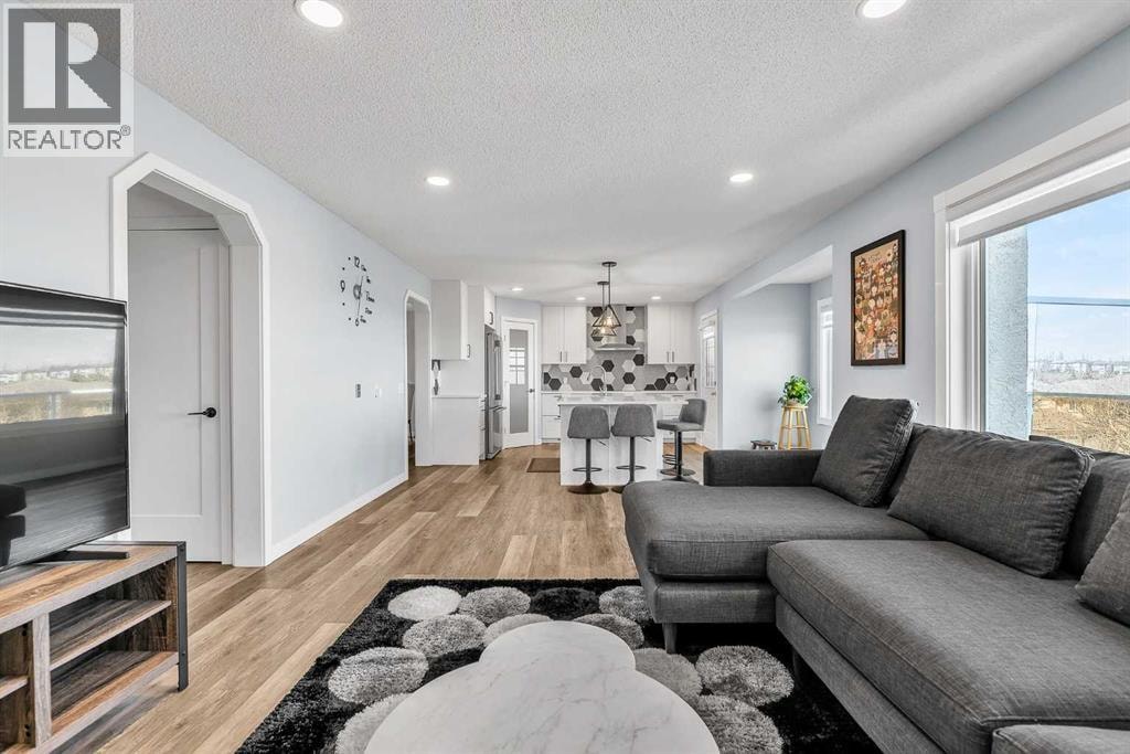 215 Edgevalley Mews — photo 17