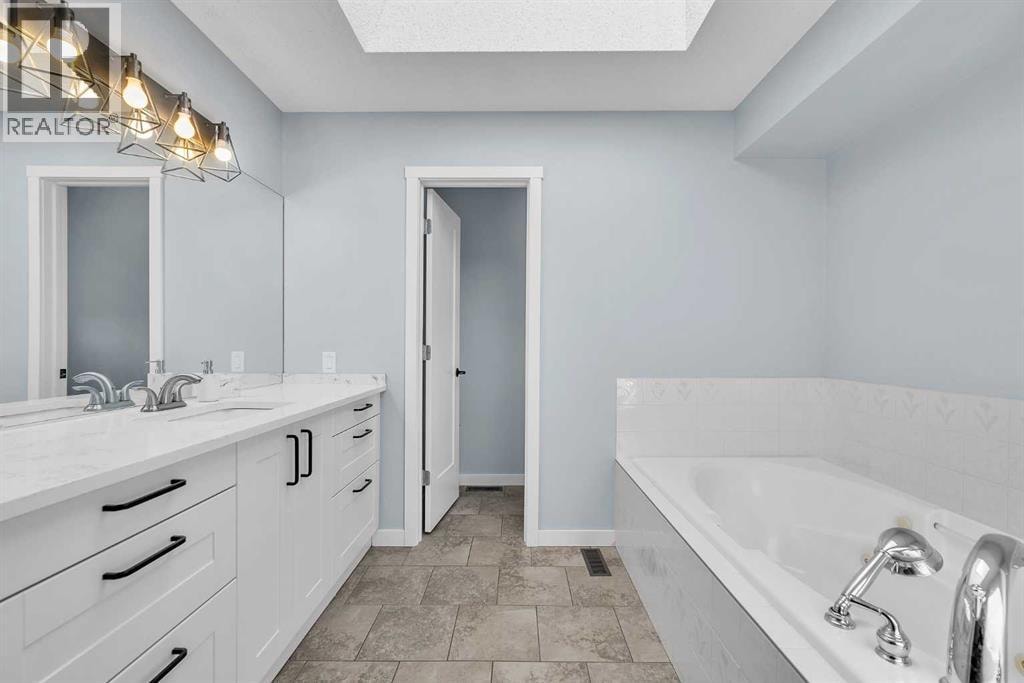 215 Edgevalley Mews — photo 26