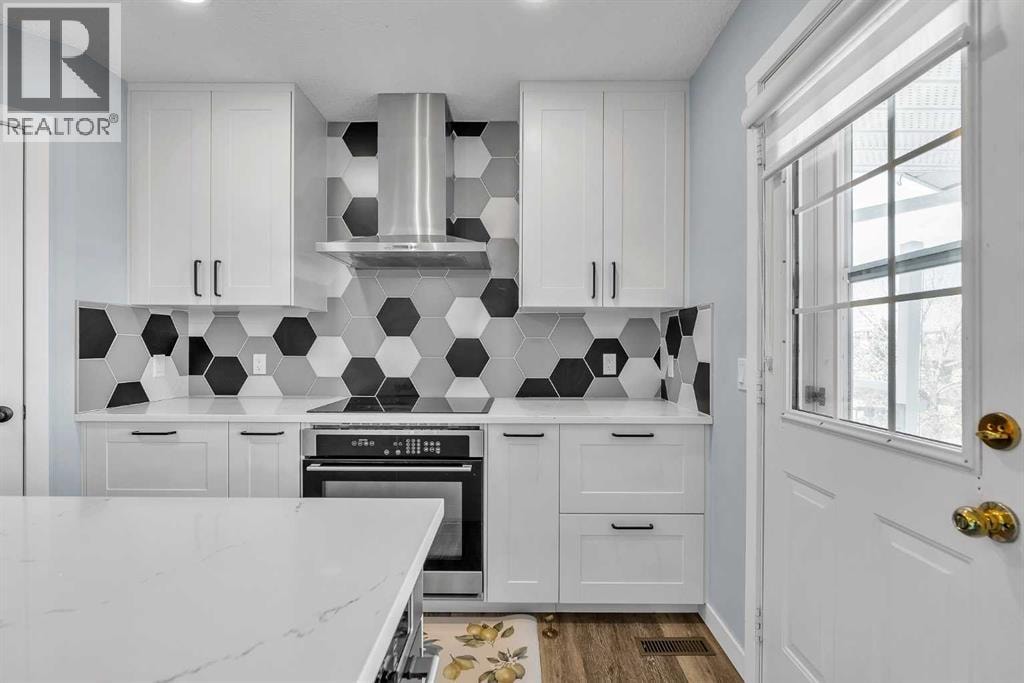 215 Edgevalley Mews — photo 12
