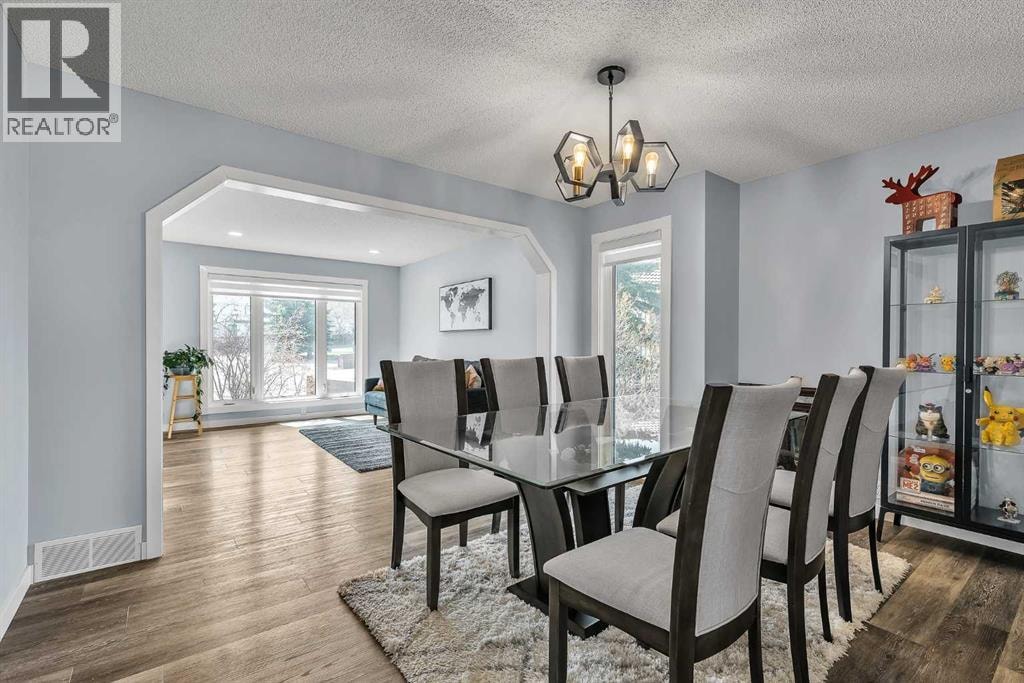 215 Edgevalley Mews — photo 8
