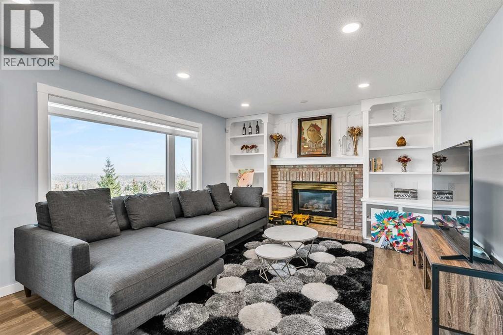 215 Edgevalley Mews — photo 16