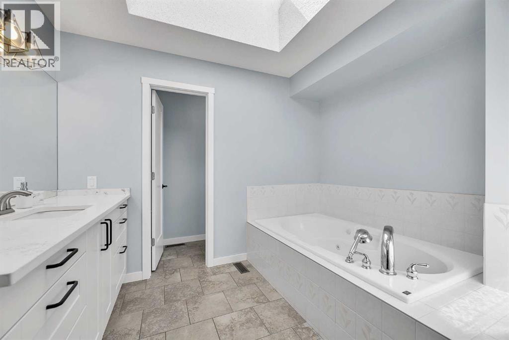 215 Edgevalley Mews — photo 27
