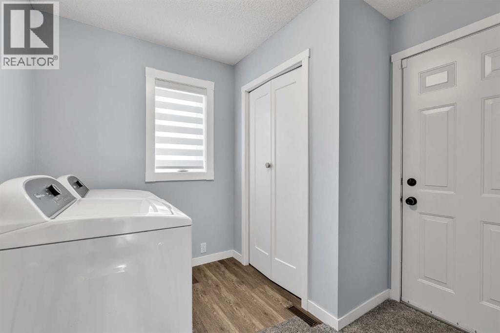 215 Edgevalley Mews — photo 19