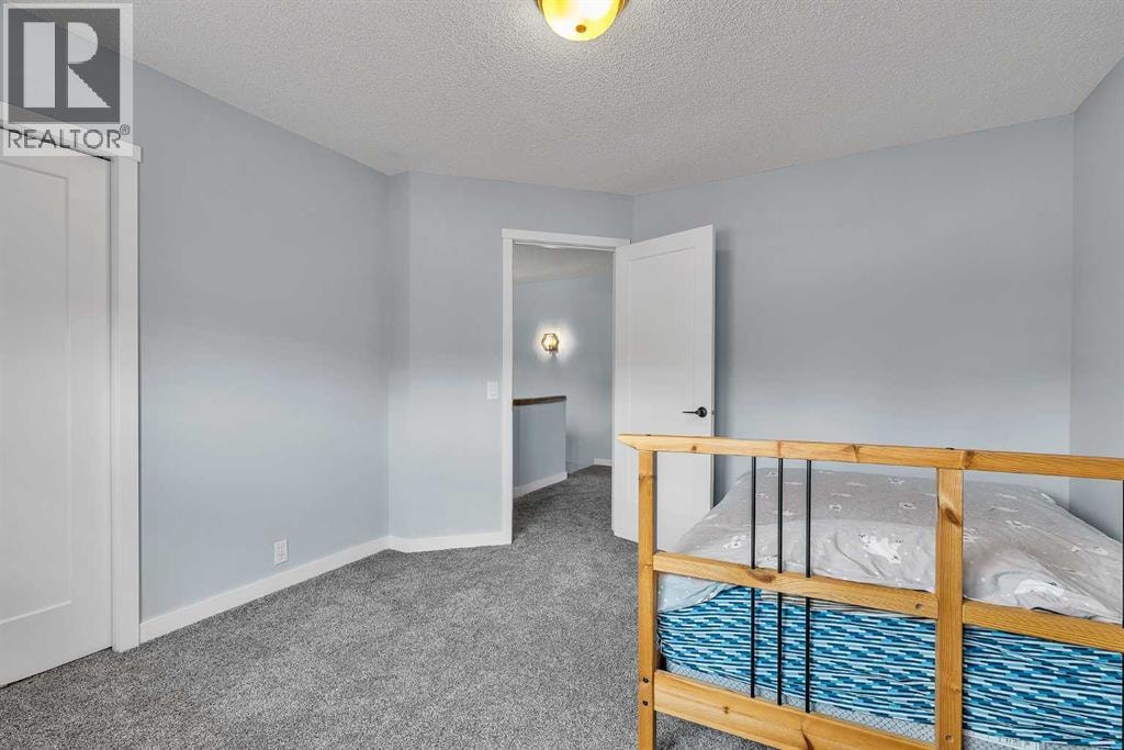 215 Edgevalley Mews — photo 33