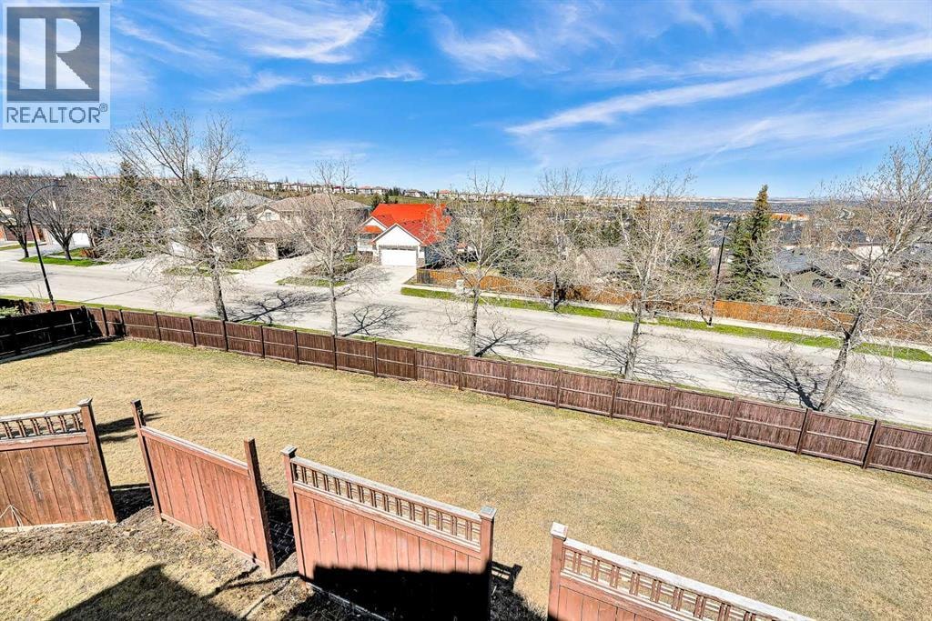 215 Edgevalley Mews — photo 48