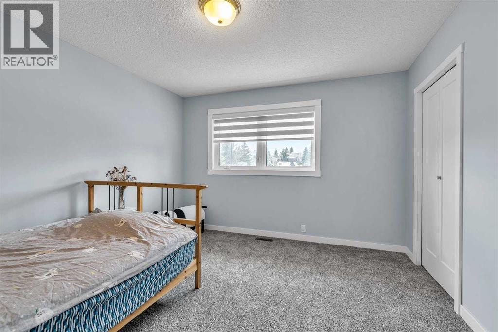 215 Edgevalley Mews — photo 32