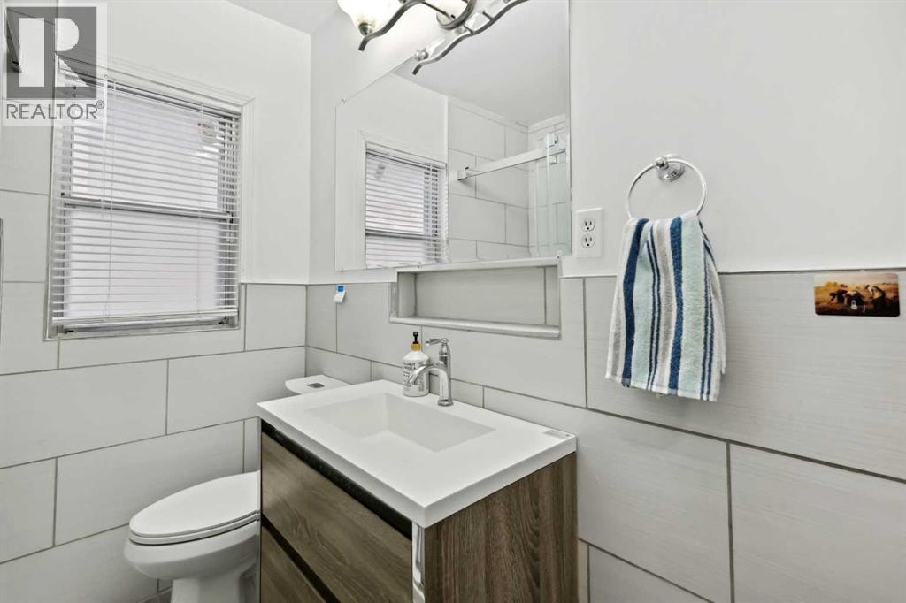 230 8A Street NE — photo 16
