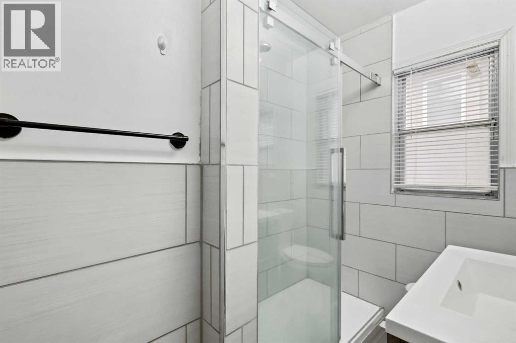 230 8A Street NE — photo 15