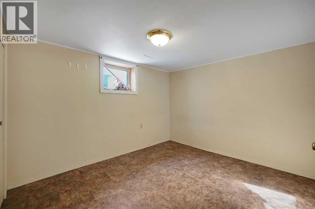 1507 1 Street NE — photo 5