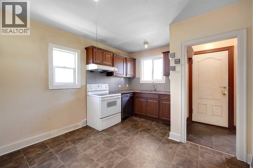 1507 1 Street NE — photo 10