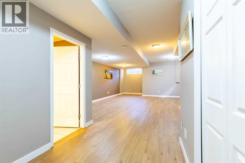 1421 40 Street SW — photo 35
