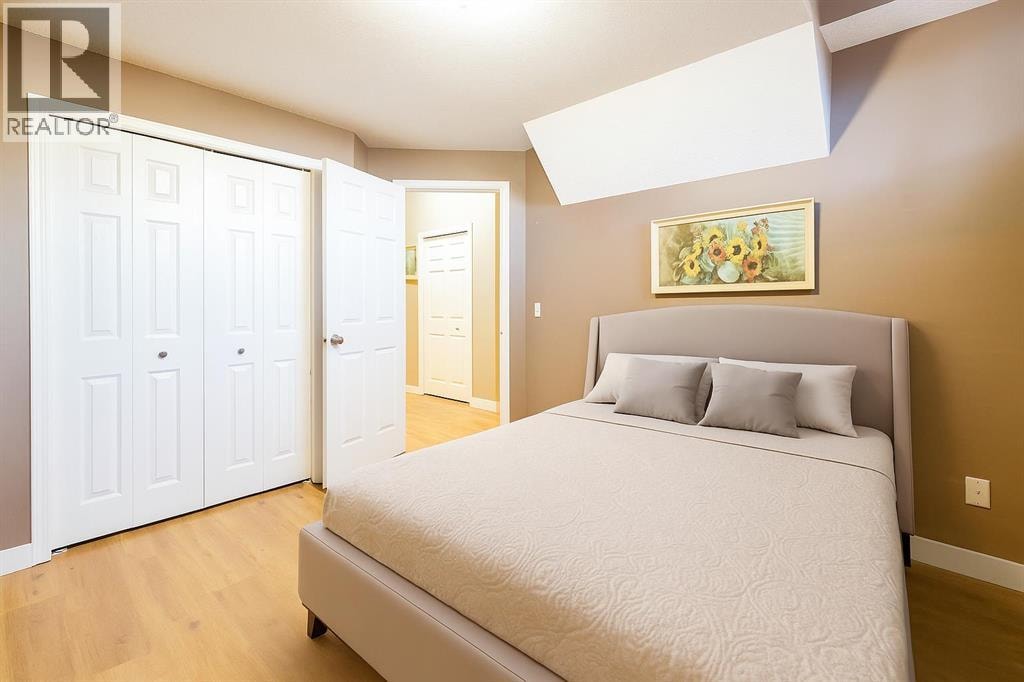 1421 40 Street SW — photo 37