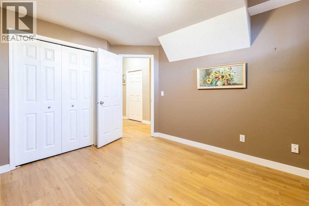 1421 40 Street SW — photo 38