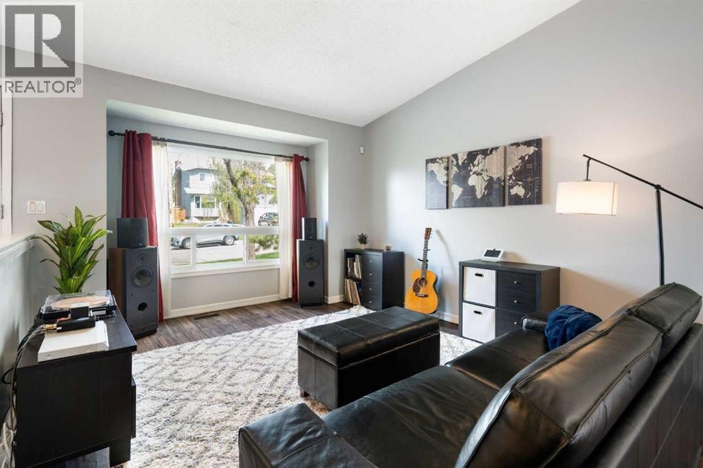 8 Hawkwood Place NW — photo 4