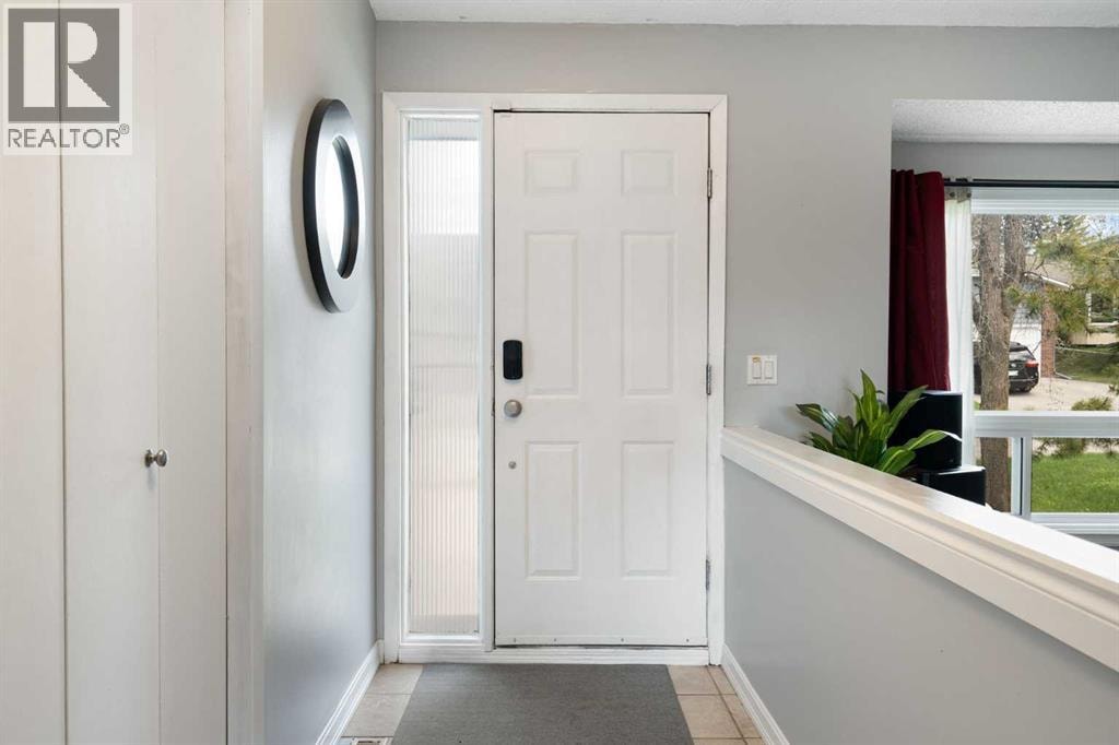 8 Hawkwood Place NW — photo 2