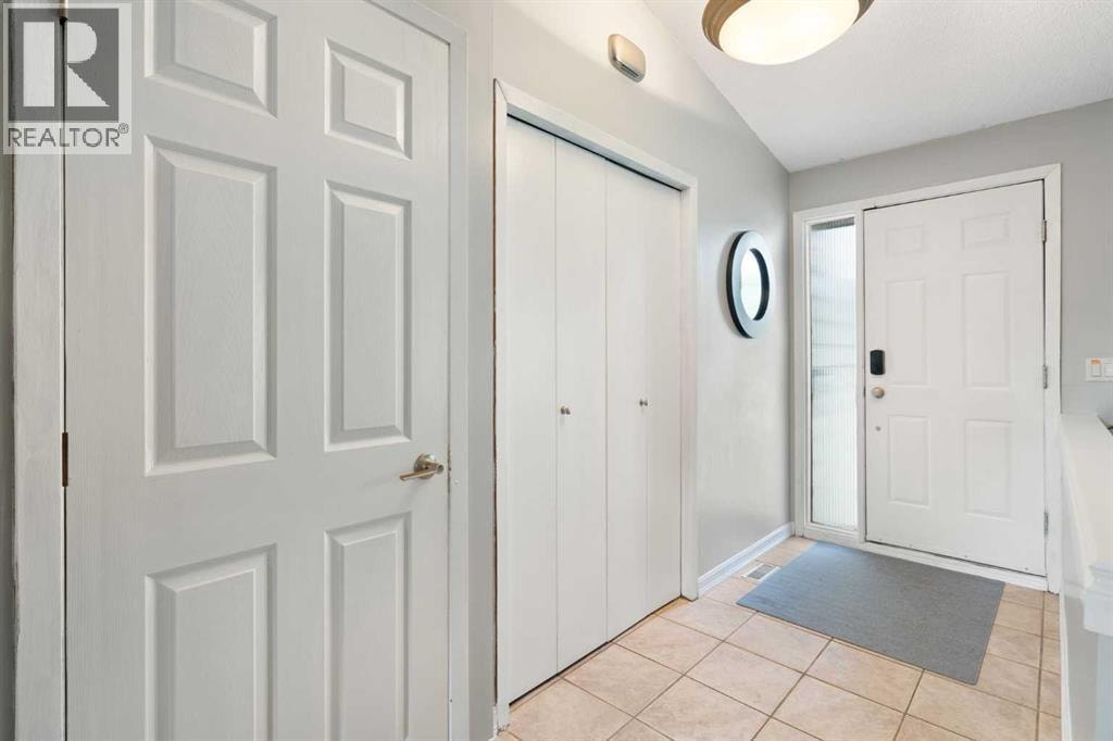 8 Hawkwood Place NW — photo 3