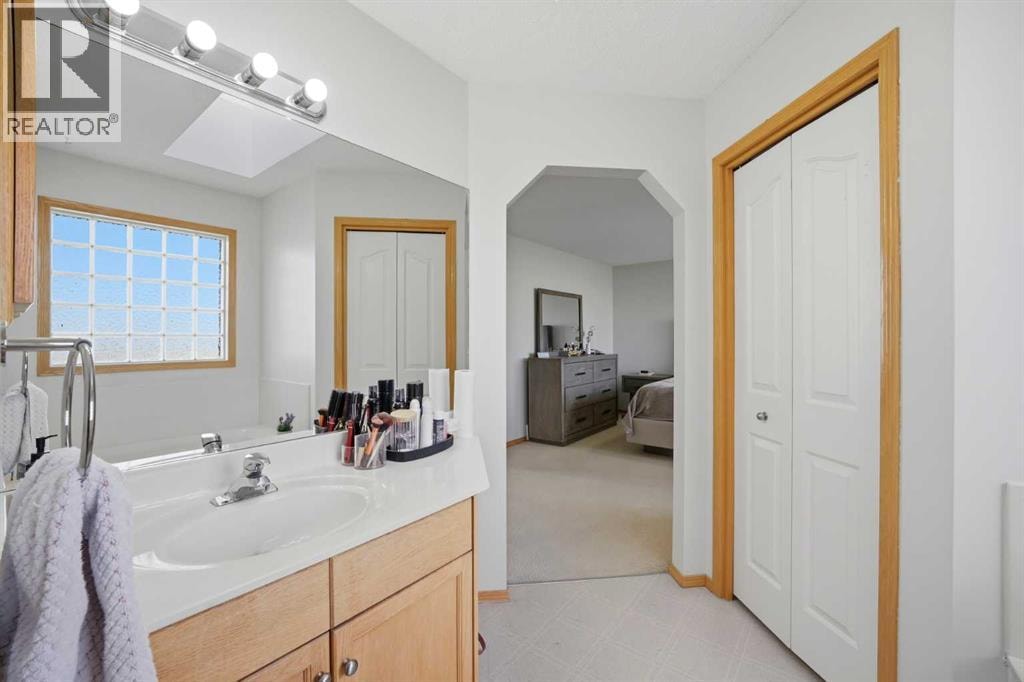 101 Coville Crescent NE — photo 32