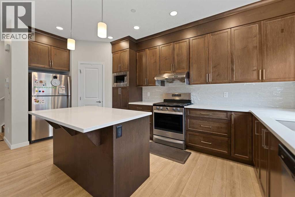 249 Lucas Crescent NW — photo 4