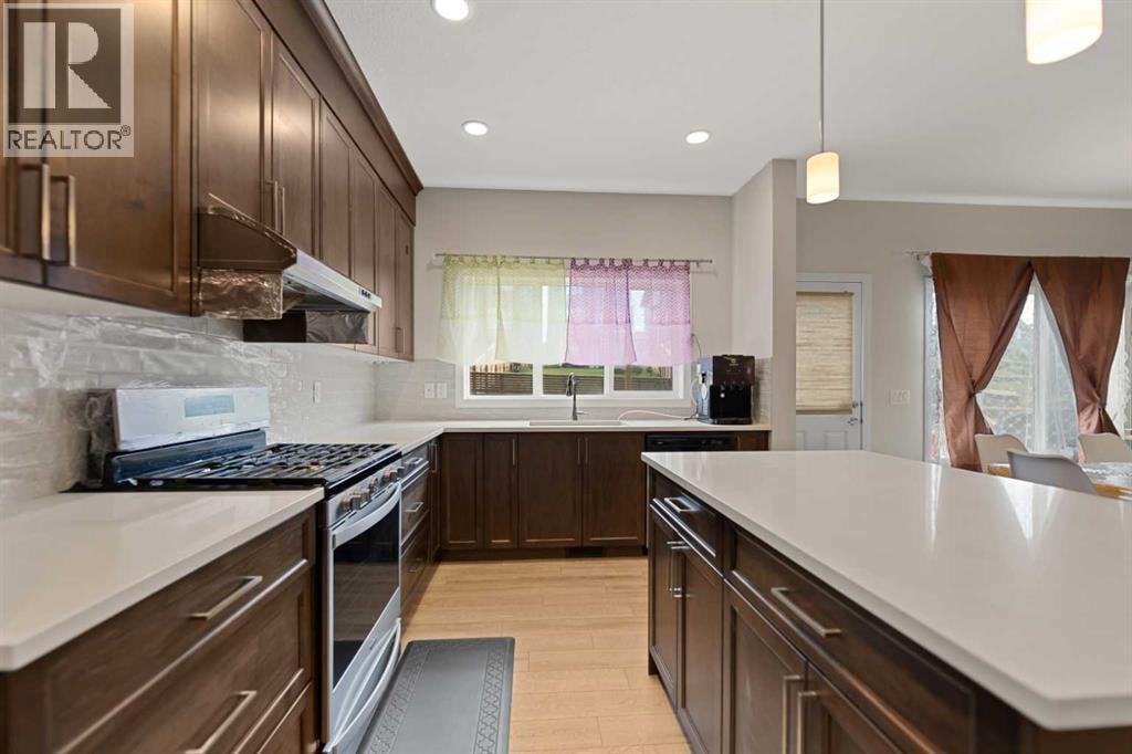 249 Lucas Crescent NW — photo 6